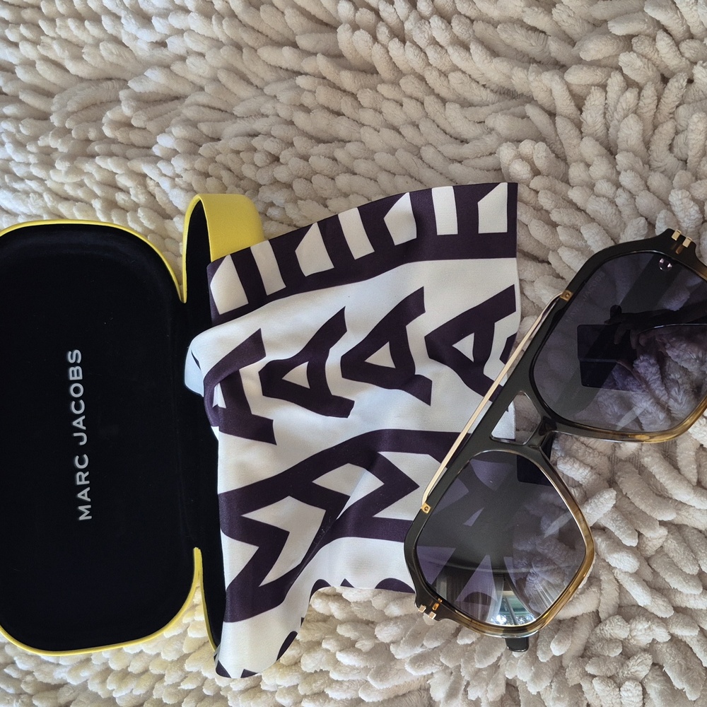 Marc Jacobs Sunglasses in Yellow Case and Logoed Cloth